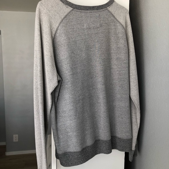 🤑🤑BOOTY BUNDLE  DEAL🤑🤑 3 items for $20.00!!! Forever 21 Crew Neck Sweater - Picture 2 of 3